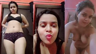 Chubby Horny Girl Showing And Fingering Her Tight Pussy New