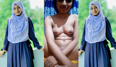 Cute Hijabi GF Showing Bathing Pussy