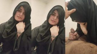 Indian Hijabi Innocent Girl Sucking BF Big Dick
