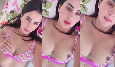 Model Meetii Kalher Mastrubating with Vibrator On Bed New