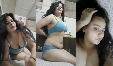 Sexy Horny Indian Milf Showing Asshole Fingering New Clips